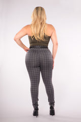 Plus Size Sculpting Treggings With Faux Leather Belt - Gray & White Plaid